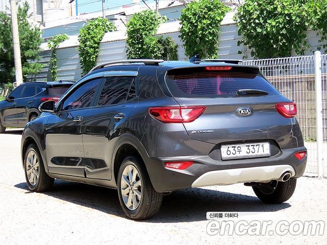 Kia Stonic из Кореи Encar