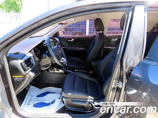 Kia Stonic из Кореи Encar