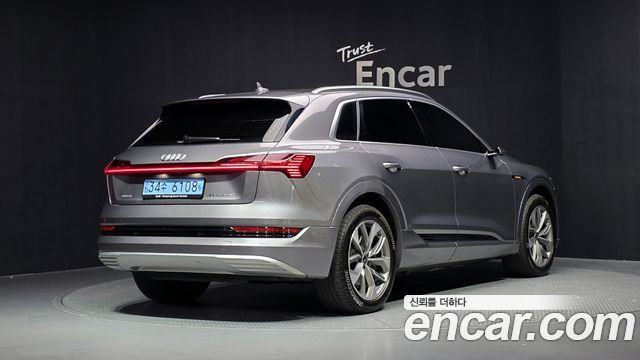 Audi e-tron из Кореи Encar