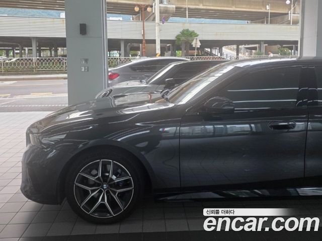 BMW 5-Series 520i M Sport — пробег 16 000 км — фото 2 из 5