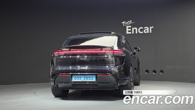 Porsche Macan Turbo — пробег 2 614 км — фото 4 из 5