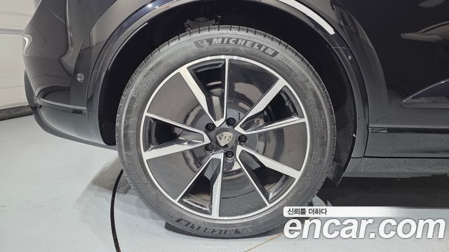 Porsche Macan Turbo — пробег 2 614 км — фото 5 из 5