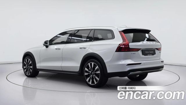 Volvo V60 B5 Ultra AWD — пробег 10 773 км — фото 4 из 5