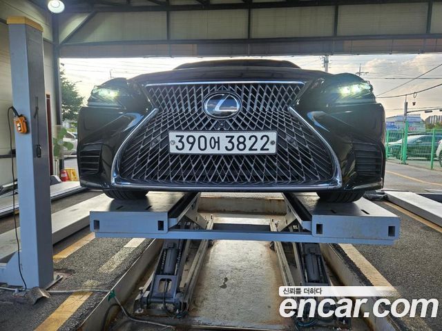 Lexus LS 3.5 Platinum AWD — пробег 260 891 км — фото 1 из 2