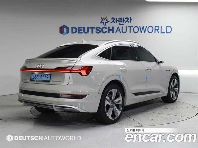 Audi e-tron 55 Quattro Sportback — пробег 48 867 км — фото 2 из 5
