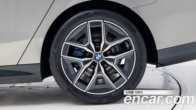 BMW 5-Series 523d M Sport — пробег 10 100 км — фото 5 из 5