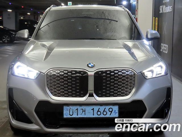 BMW iX1 xDrive 30 M Sport — пробег 5 113 км — фото 2 из 5