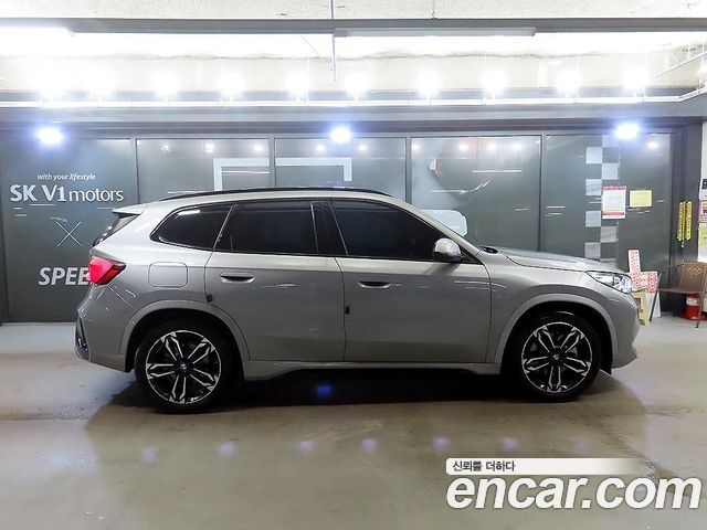 BMW iX1 xDrive 30 M Sport — пробег 5 113 км — фото 3 из 5