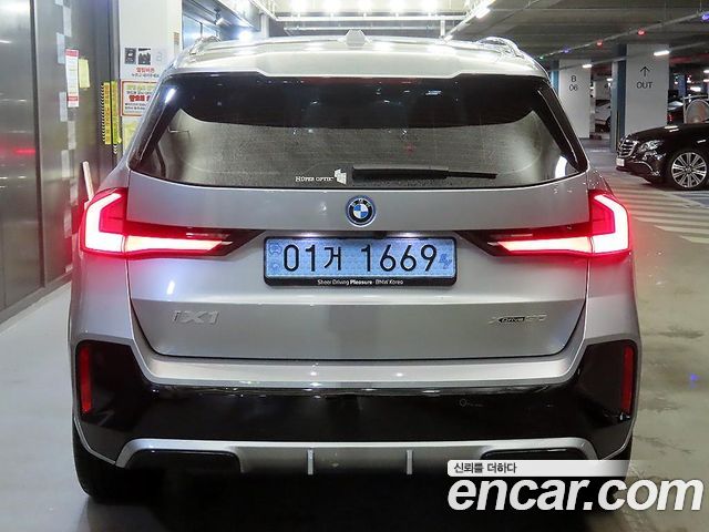 BMW iX1 xDrive 30 M Sport — пробег 5 113 км — фото 5 из 5