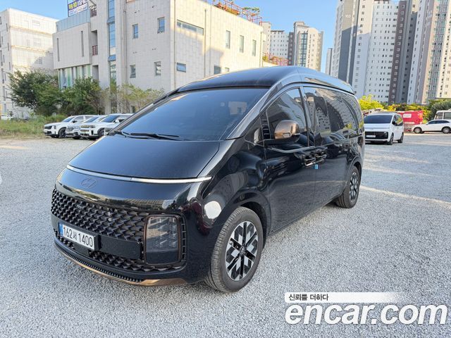Hyundai Staria 4WD Lounge 9-Seater Limousine — пробег 700 км — фото 2 из 5