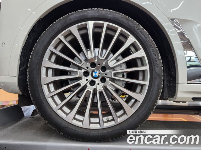 BMW X7 xDrive 40i Design Pure Excellence 6-Seater — пробег 21 543 км — фото 5 из 5