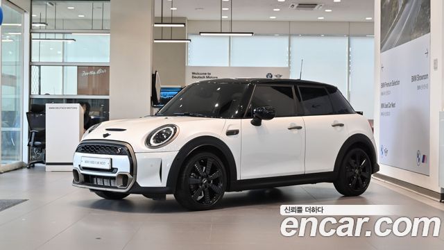 Mini Cooper 5Door Resolute Edition 3rd Gen — пробег 18 418 км — фото 1 из 5