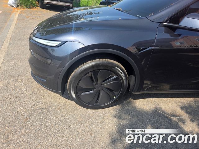 Tesla Model Y RWD — пробег 200 км — фото 2 из 5