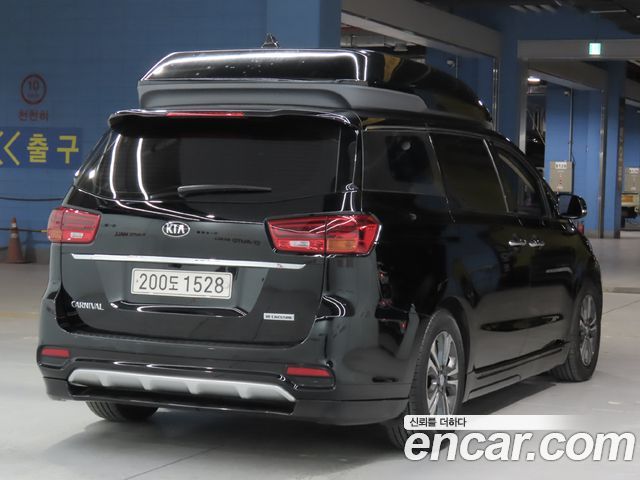 Kia Carnival 9-Seater Hi-Limousine Luxury — пробег 133 000 км — фото 4 из 5