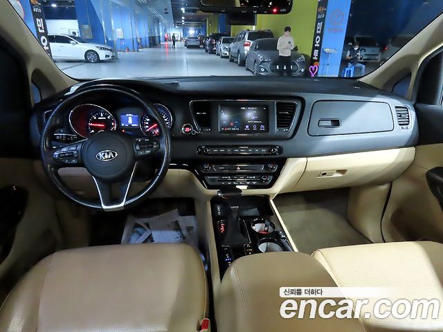 Kia Carnival 9-Seater Hi-Limousine Luxury — пробег 133 000 км — фото 5 из 5