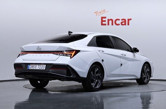 Hyundai AVANTE 1.6 Inspiration — пробег 8 409 км — фото 2 из 5