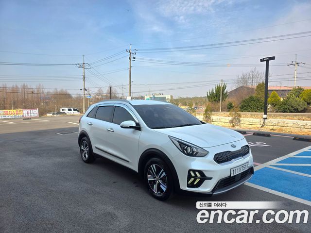 Kia Niro 1.6 HEV Prestige — пробег 110 780 км — фото 2 из 5