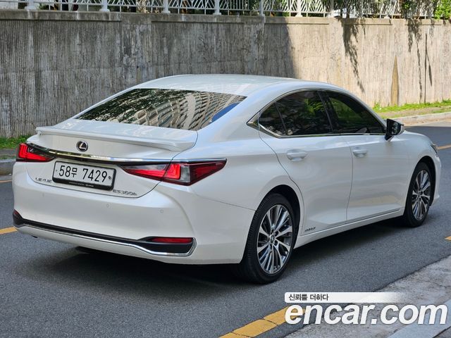 Lexus ES Luxury — пробег 65 372 км — фото 4 из 5