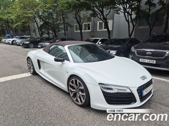 Audi R8 5.2 V10 Spyder — пробег 99 000 км — фото 1 из 5