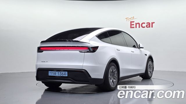Tesla Model Y L Long Range AWD — пробег 4 998 км — фото 2 из 5