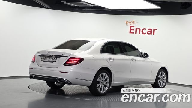 Mercedes-Benz E-Class E220d 4MATIC Exclusive — пробег 96 922 км — фото 2 из 5