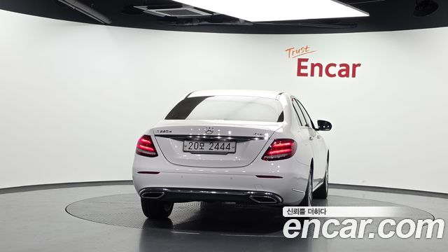 Mercedes-Benz E-Class E220d 4MATIC Exclusive — пробег 96 922 км — фото 4 из 5