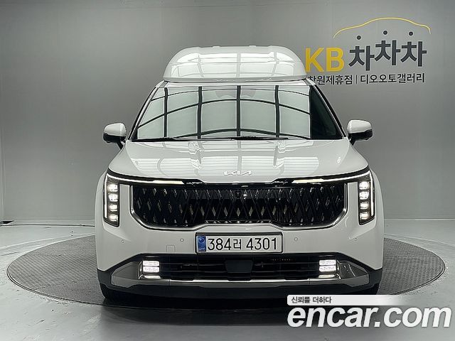 Kia Carnival HEV 9-Seater Hi-Limousine Signature — пробег 48 631 км — фото 3 из 5