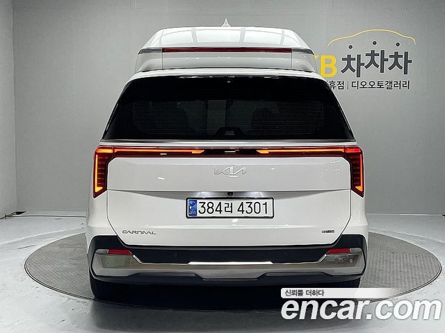 Kia Carnival HEV 9-Seater Hi-Limousine Signature — пробег 48 631 км — фото 4 из 5
