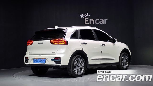 Kia Niro Prestige — пробег 107 511 км — фото 2 из 5