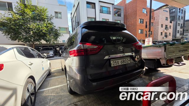 Toyota Sienna 3.5 AWD — пробег 125 000 км — фото 4 из 5