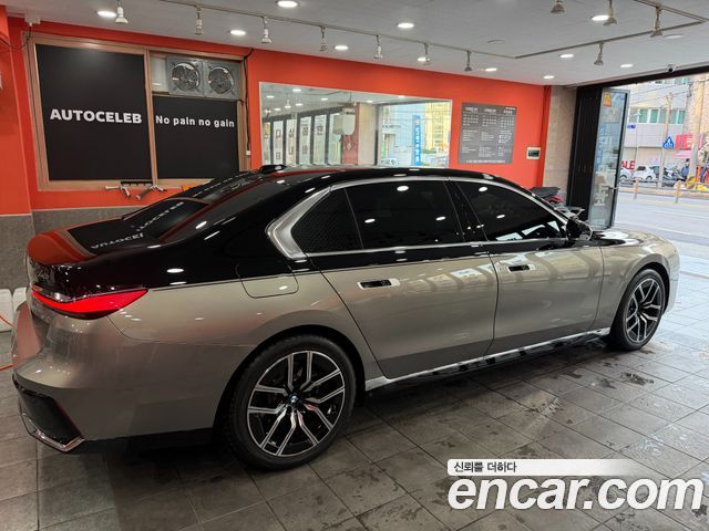 BMW 7-Series 740i xDrive M Sport — пробег 4 100 км — фото 3 из 5