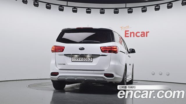 Kia Carnival из Кореи Encar