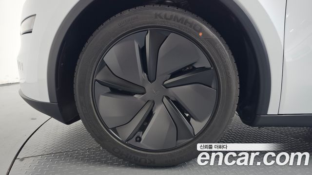 Tesla Model Y Premium RWD — пробег 11 км — фото 5 из 5
