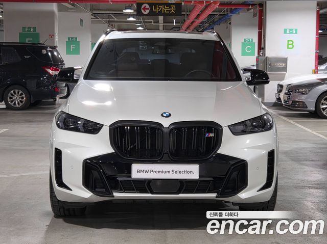 BMW X5 M60i — пробег 4 810 км — фото 2 из 5