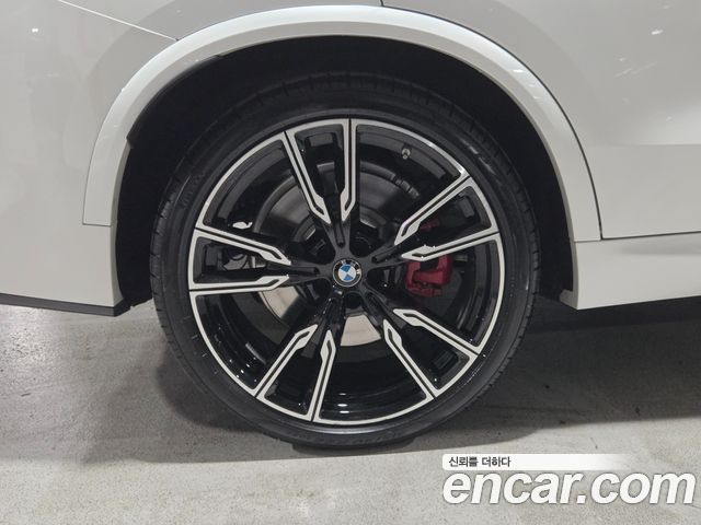 BMW X5 M60i — пробег 4 810 км — фото 5 из 5