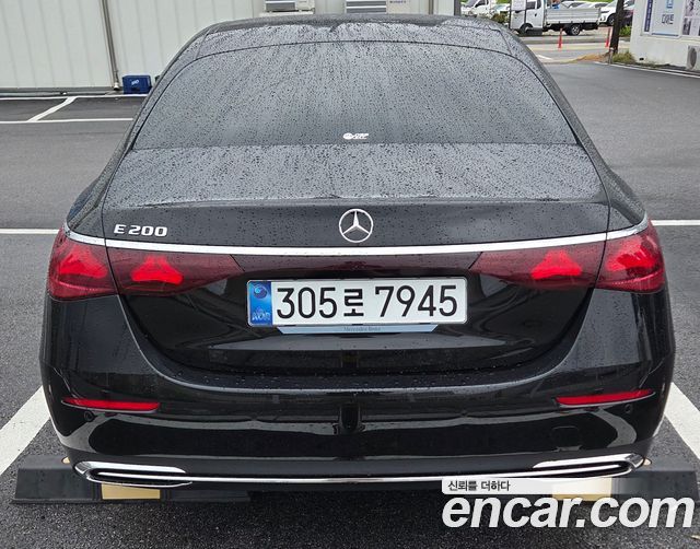 Mercedes-Benz E-Class E200 Avantgarde — пробег 8 000 км — фото 4 из 5