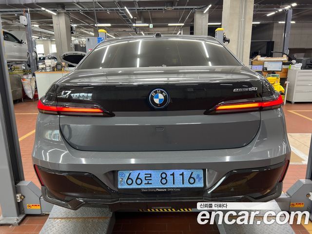 BMW i7 eDrive 50 M Sport Limited — пробег 41 192 км — фото 3 из 5