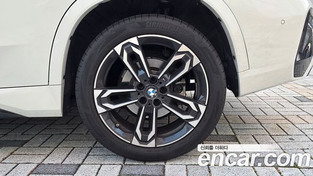 BMW X1 xDrive 20i M Sport — пробег 17 200 км — фото 5 из 5