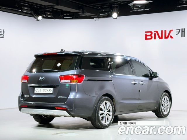 Kia Carnival 7-seater Limousine VIP — пробег 204 370 км — фото 2 из 5