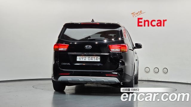 Kia Carnival 9-seater Luxury — пробег 92 878 км — фото 4 из 5