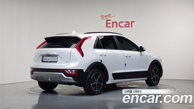 Kia Niro Prestige — пробег 27 786 км — фото 2 из 5