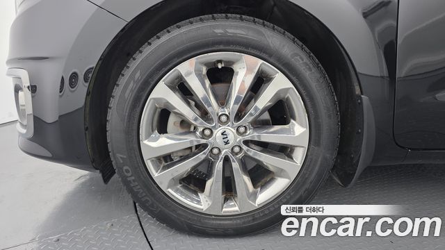 Kia Carnival 9-seater Prestige — пробег 67 731 км — фото 5 из 5