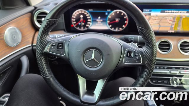 Mercedes-Benz E-Class E300 4MATIC Exclusive — пробег 71 900 км — фото 5 из 5