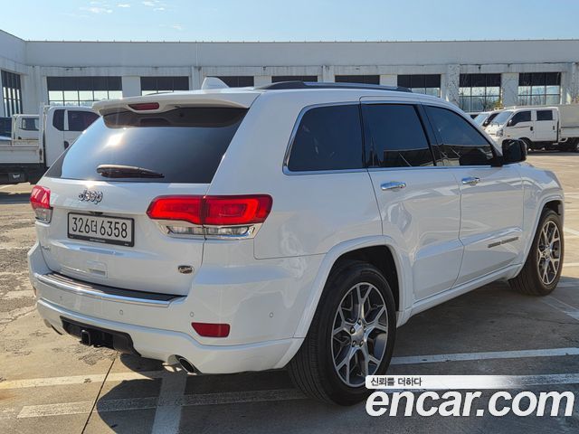 Jeep Cherokee 3.6 Overland WK2 — пробег 90 525 км — фото 2 из 5