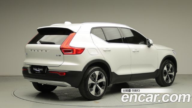 Volvo XC40 B4 Ultra Bright — пробег 6 643 км — фото 2 из 5