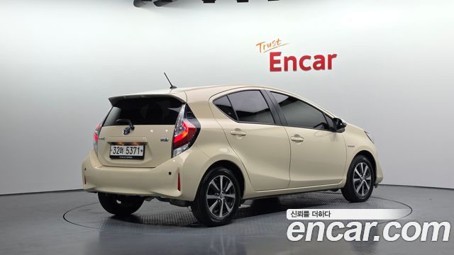 Toyota Prius 1.5 — пробег 56 045 км — фото 2 из 5