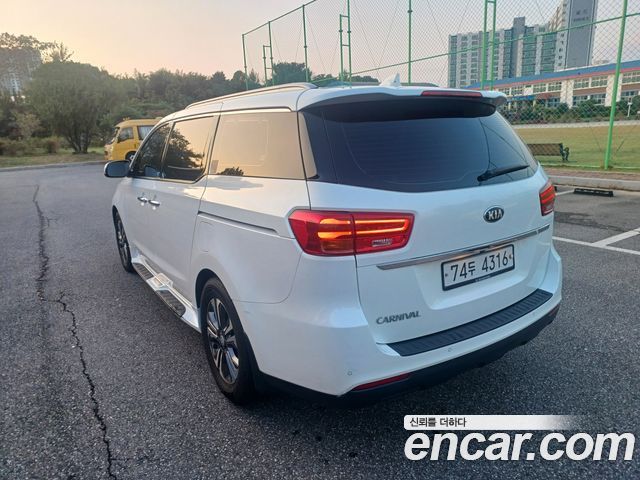 Kia Carnival из Кореи Encar