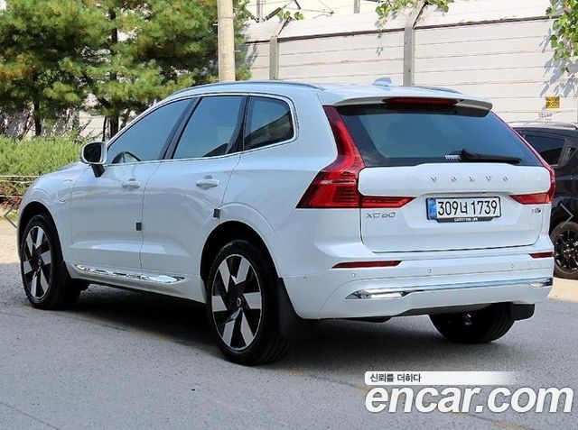 Volvo XC60 T8 Ultra Bright — пробег 14 026 км — фото 3 из 5