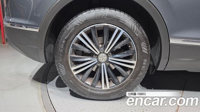 Volkswagen Tiguan 2.0 TDI Prestige — пробег 123 921 км — фото 5 из 5