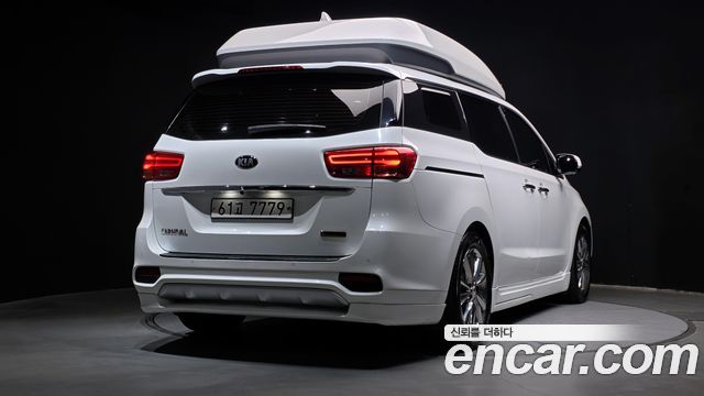 Kia Carnival 7-Seater Hi-Limousine VIP — пробег 133 063 км — фото 2 из 5